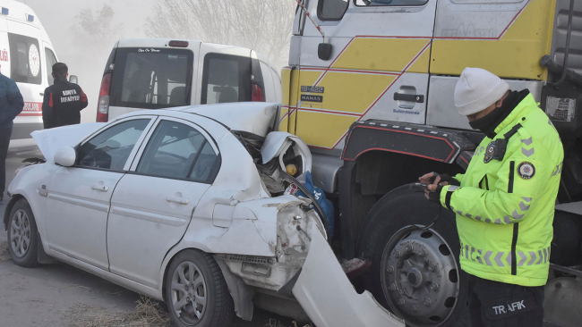 Kum fırtınası zincirleme kazaya sebep oldu